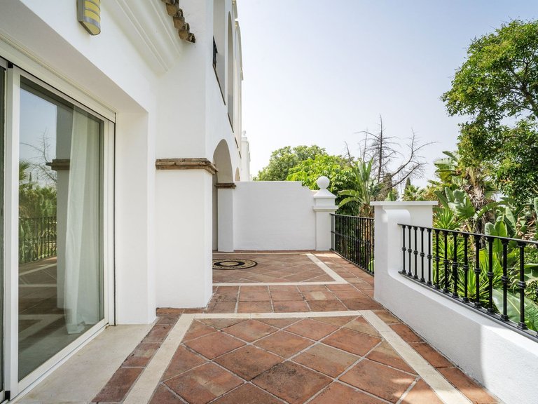 Apartment for Sale in Marbella, Malaga 38