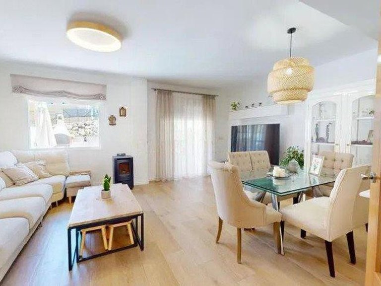 Villa for Sale in Alhaurín De La Torre, Malaga 3