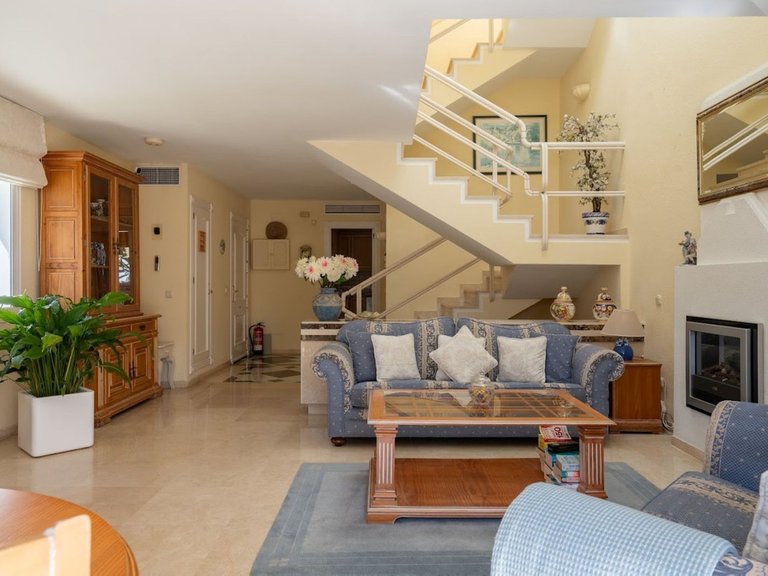 Villa for Sale in New Golden Mile, Malaga 11