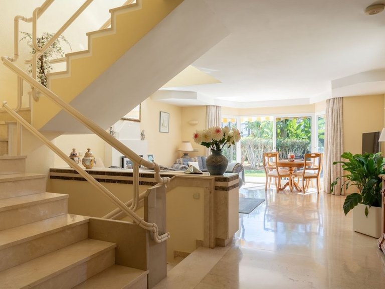 Villa for Sale in New Golden Mile, Malaga 12