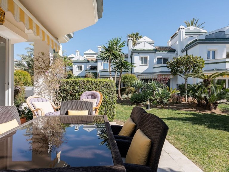 Villa for Sale in New Golden Mile, Malaga 15