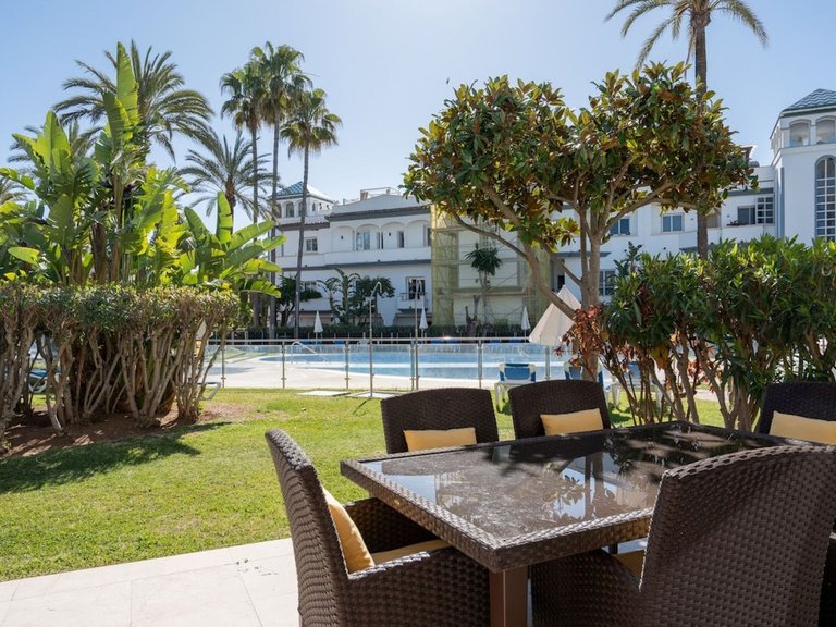 Villa for Sale in New Golden Mile, Malaga 2