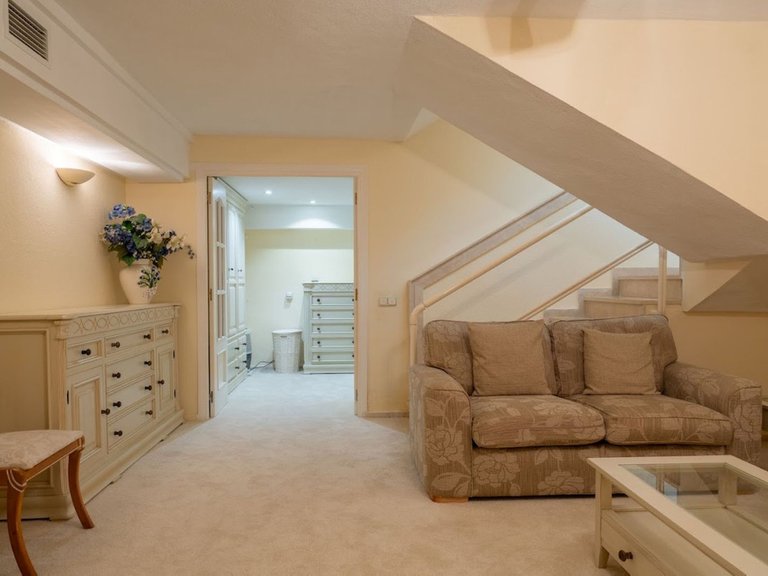 Villa for Sale in New Golden Mile, Malaga 24