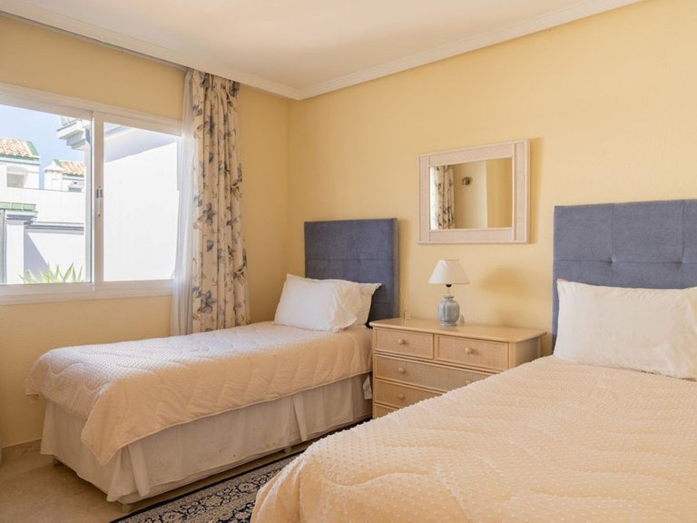 Villa for Sale in New Golden Mile, Malaga 25