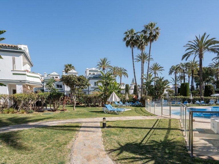 Villa for Sale in New Golden Mile, Malaga 35