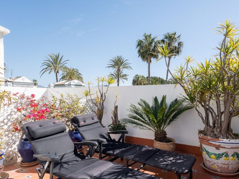 Villa for Sale in New Golden Mile, Malaga 4