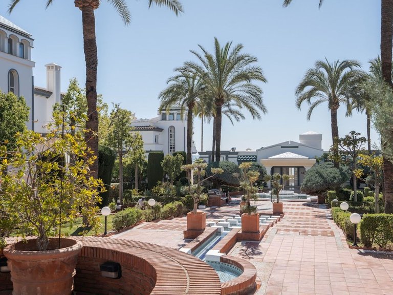 Villa for Sale in New Golden Mile, Malaga 40