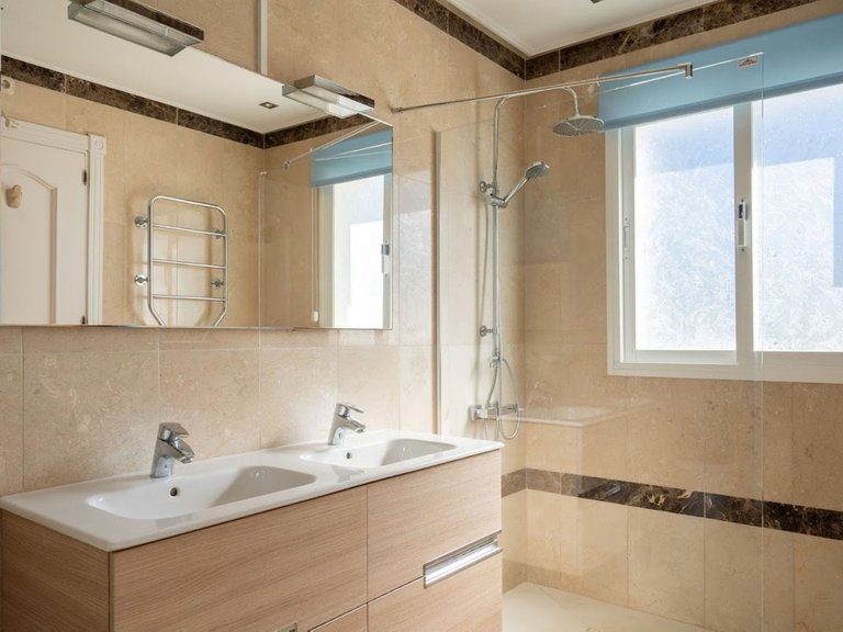 Villa for Sale in New Golden Mile, Malaga 8