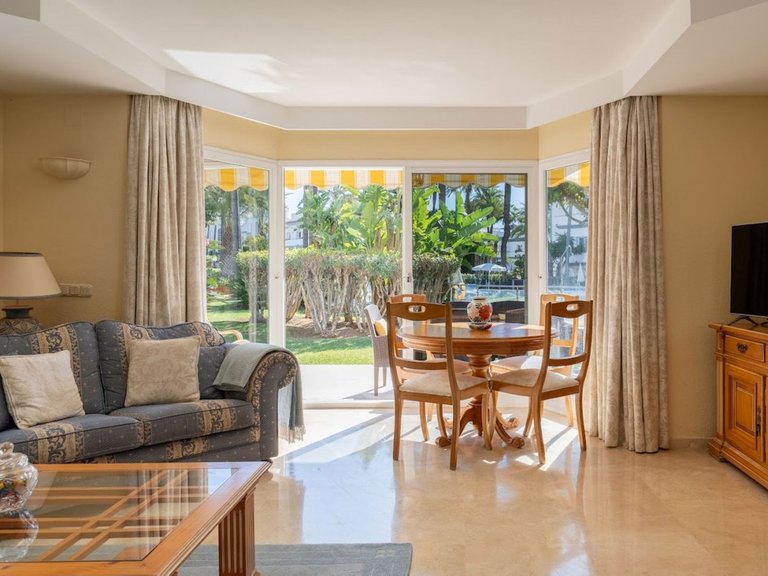 Villa for Sale in New Golden Mile, Malaga 9