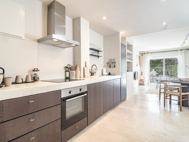 Apartment for Sale in Nueva Andalucía, Malaga 1