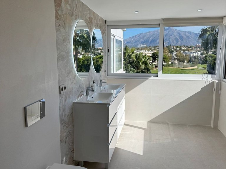 Villa for Sale in Guadalmina Alta, Malaga 8