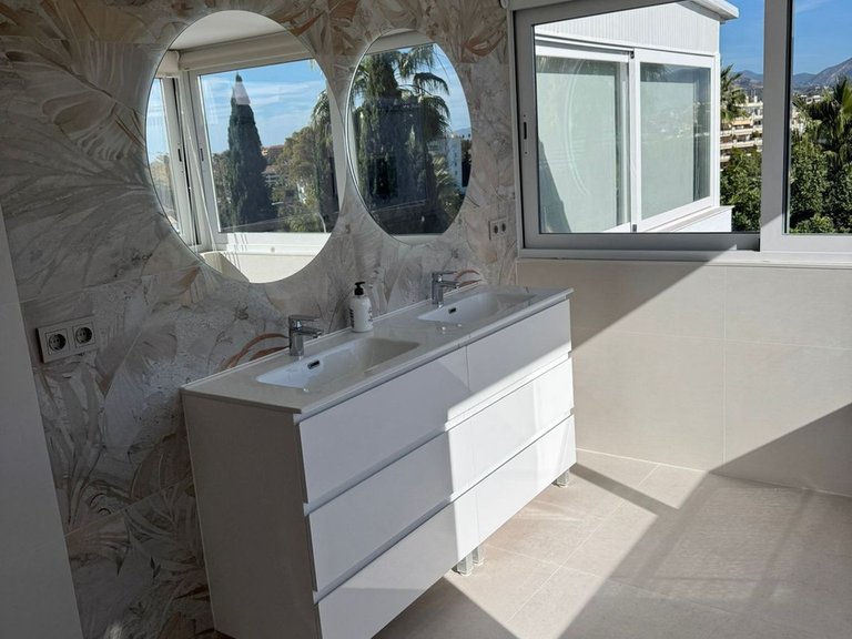 Villa for Sale in Guadalmina Alta, Malaga 9