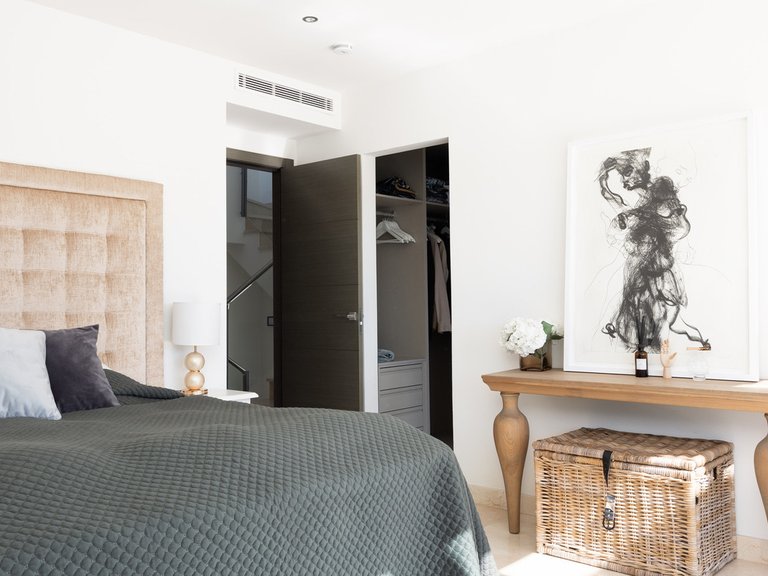 Villa for Sale in The Golden Mile, Malaga 10
