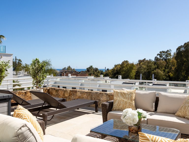 Villa for Sale in The Golden Mile, Malaga 25