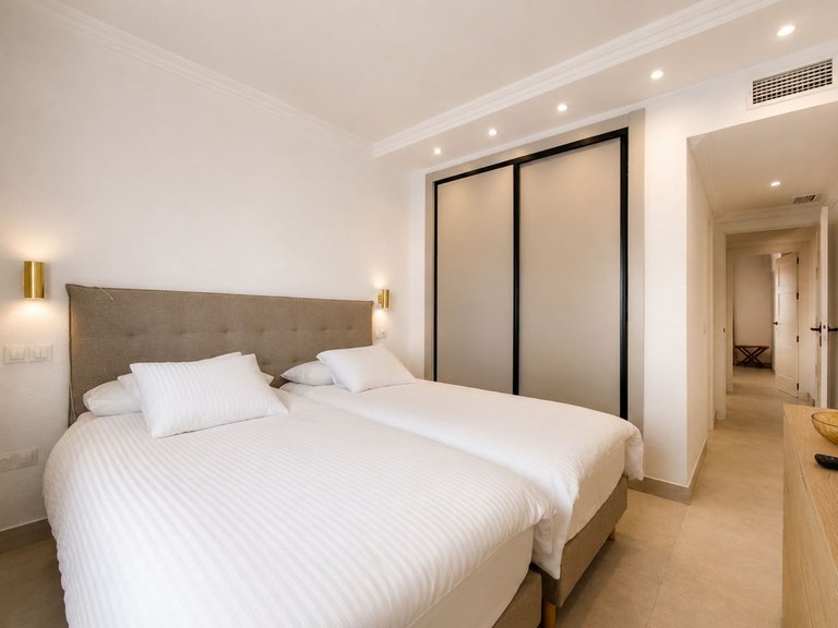 Apartment for Sale in The Golden Mile, Malaga 12