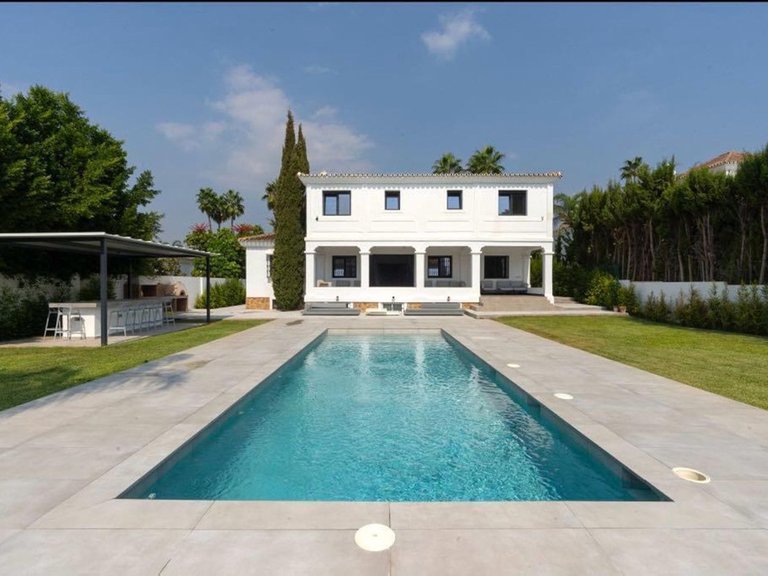 Villa for Sale in Marbella, Malaga 1