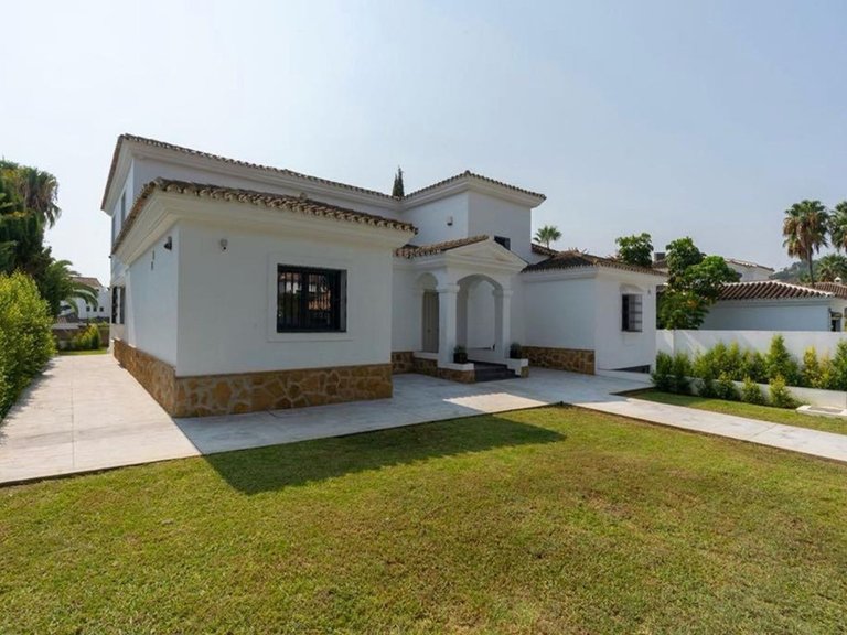 Villa for Sale in Marbella, Malaga 16
