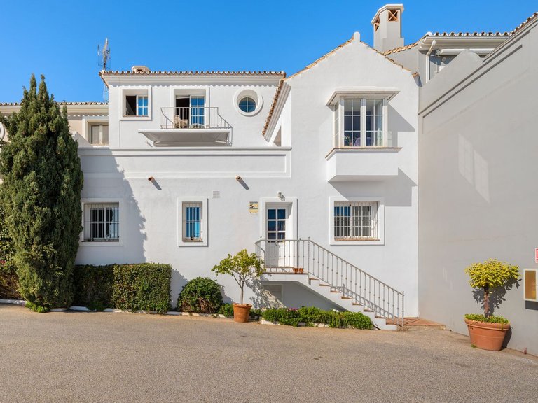 Villa for Sale in The Golden Mile, Malaga 1