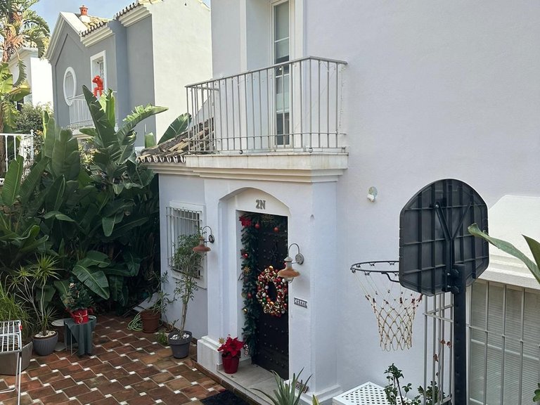 Villa for Sale in The Golden Mile, Malaga 25