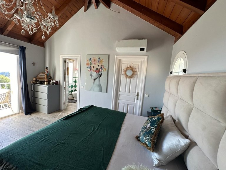 Villa for Sale in The Golden Mile, Malaga 8