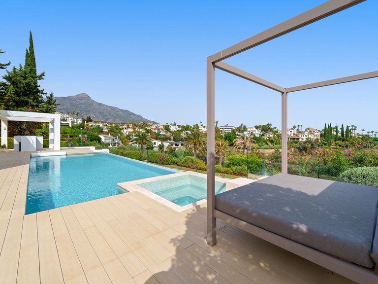 Villa for Sale in Nueva Andalucía, Malaga 14