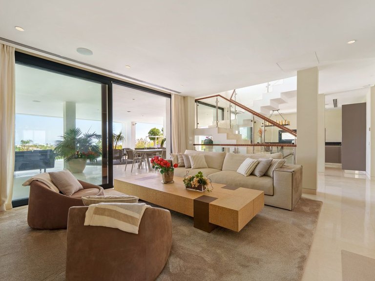 Villa for Sale in Nueva Andalucía, Malaga 16