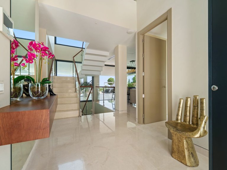 Villa for Sale in Nueva Andalucía, Malaga 2