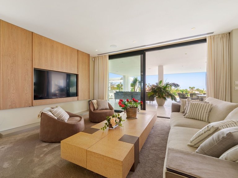 Villa for Sale in Nueva Andalucía, Malaga 27