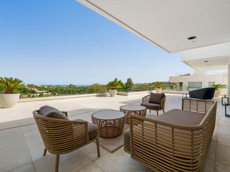 Villa for Sale in Nueva Andalucía, Malaga 28