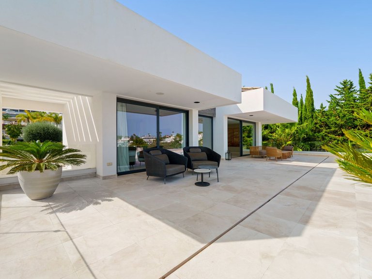 Villa for Sale in Nueva Andalucía, Malaga 29