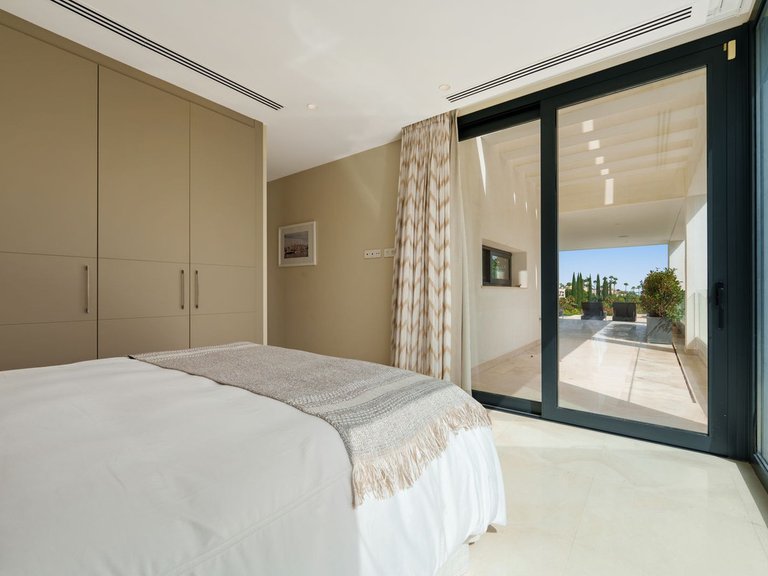 Villa for Sale in Nueva Andalucía, Malaga 34