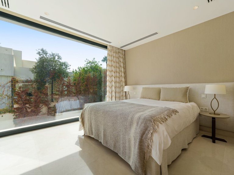Villa for Sale in Nueva Andalucía, Malaga 35