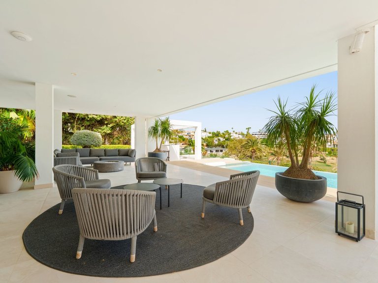 Villa for Sale in Nueva Andalucía, Malaga 9