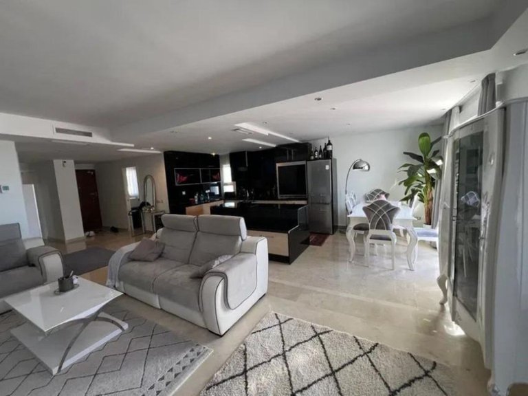 Apartment for Sale in Nueva Andalucía, Malaga 1