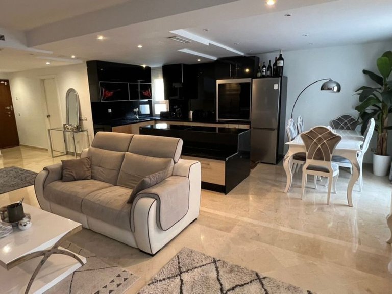 Apartment for Sale in Nueva Andalucía, Malaga 8