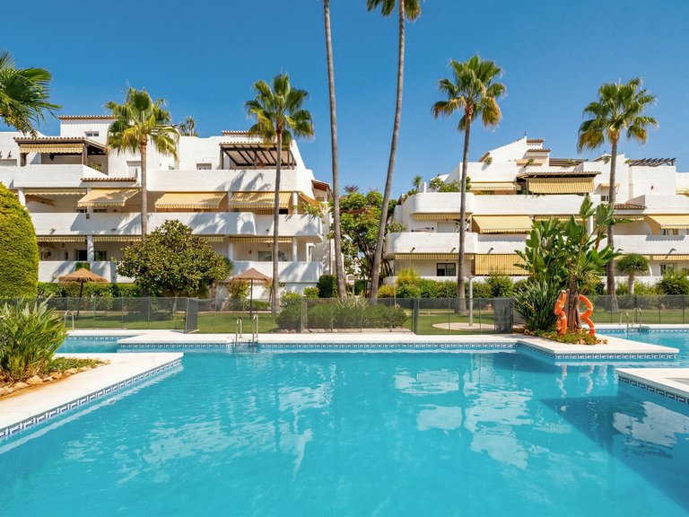 Apartment for Sale in The Golden Mile, Malaga 1
