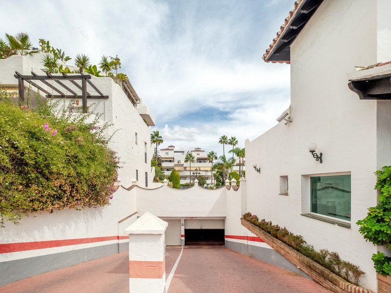 Apartment for Sale in The Golden Mile, Malaga 23