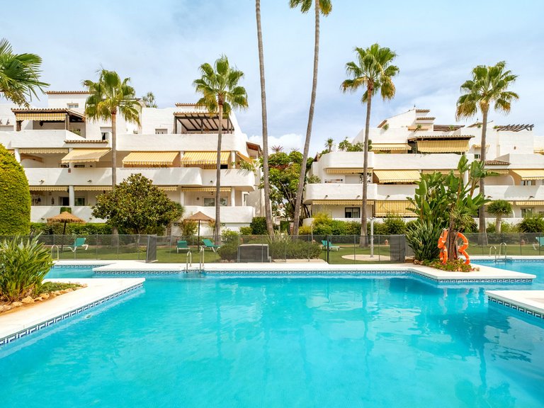 Apartment for Sale in The Golden Mile, Malaga 24