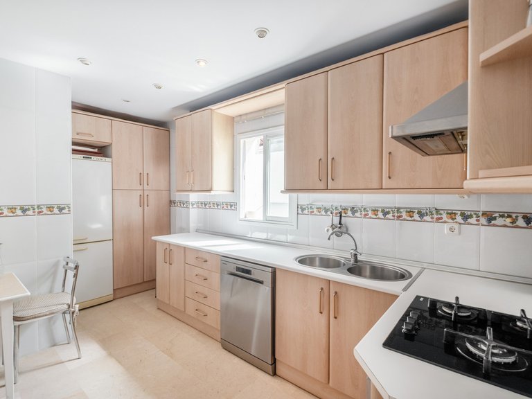 Apartment for Sale in The Golden Mile, Malaga 8
