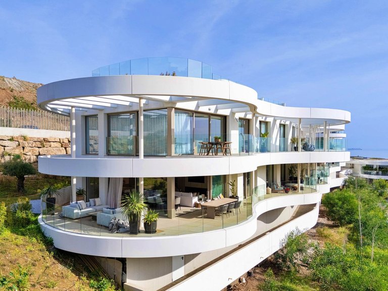 Apartment for Sale in Nueva Andalucía, Malaga 1