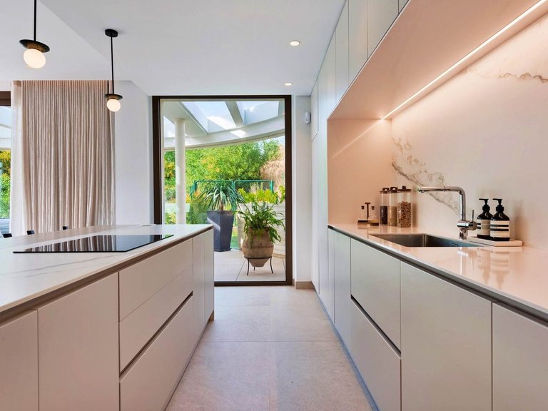 Apartment for Sale in Nueva Andalucía, Malaga 11