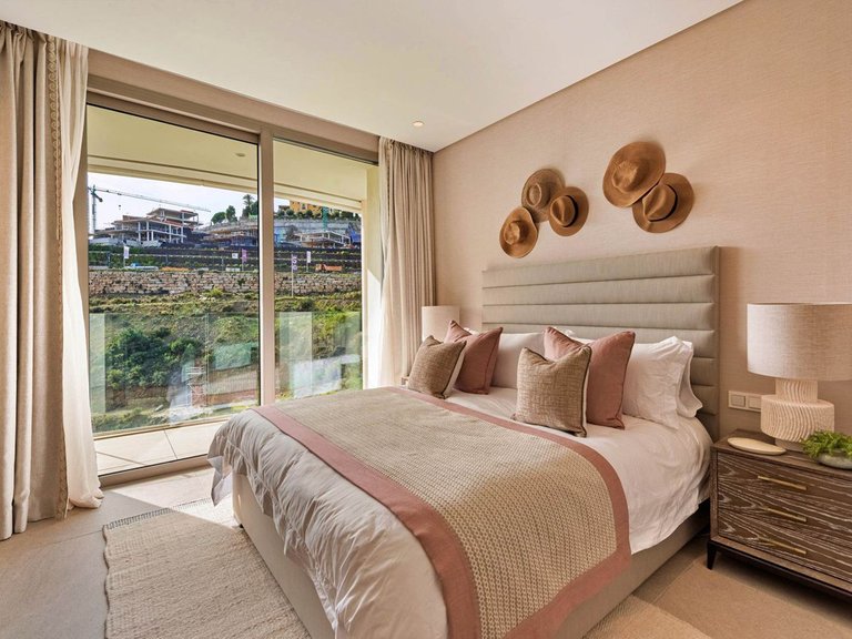 Apartment for Sale in Nueva Andalucía, Malaga 19
