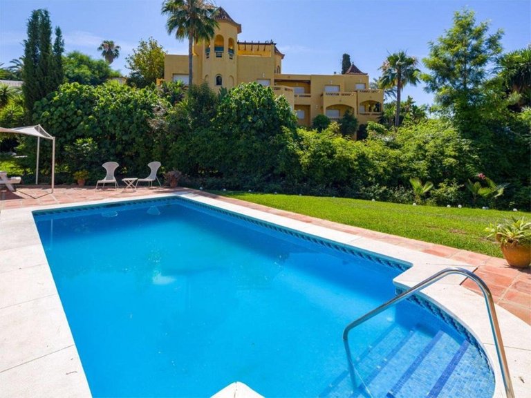 Villa for Sale in El Rosario, Malaga 9