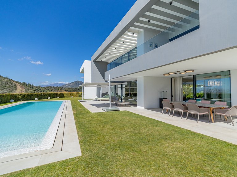 Villa for Sale in Los Arqueros, Malaga 2