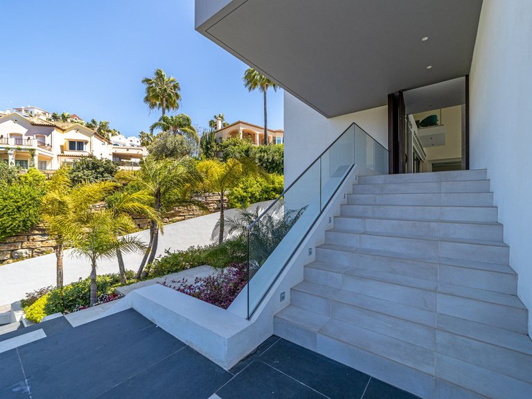 Villa for Sale in Los Arqueros, Malaga 27