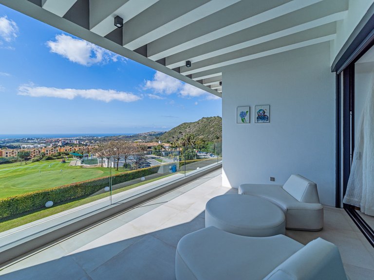 Villa for Sale in Los Arqueros, Malaga 5