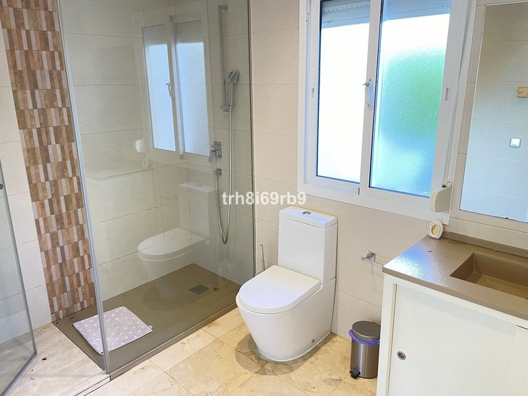 Villa for Sale in New Golden Mile, Malaga 11