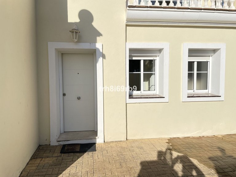 Villa for Sale in New Golden Mile, Malaga 17