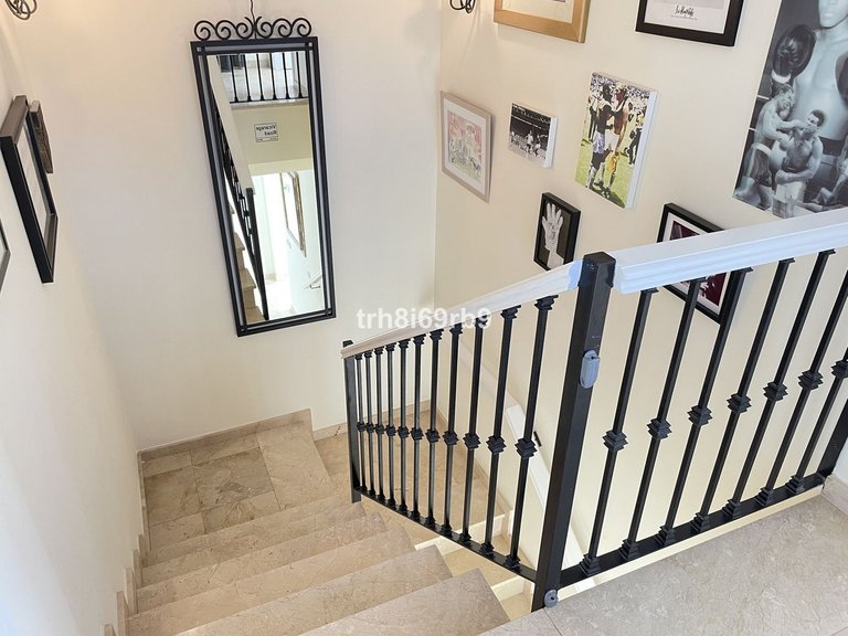 Villa for Sale in New Golden Mile, Malaga 18