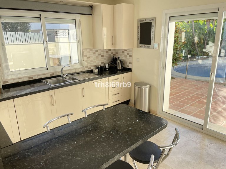 Villa for Sale in New Golden Mile, Malaga 19